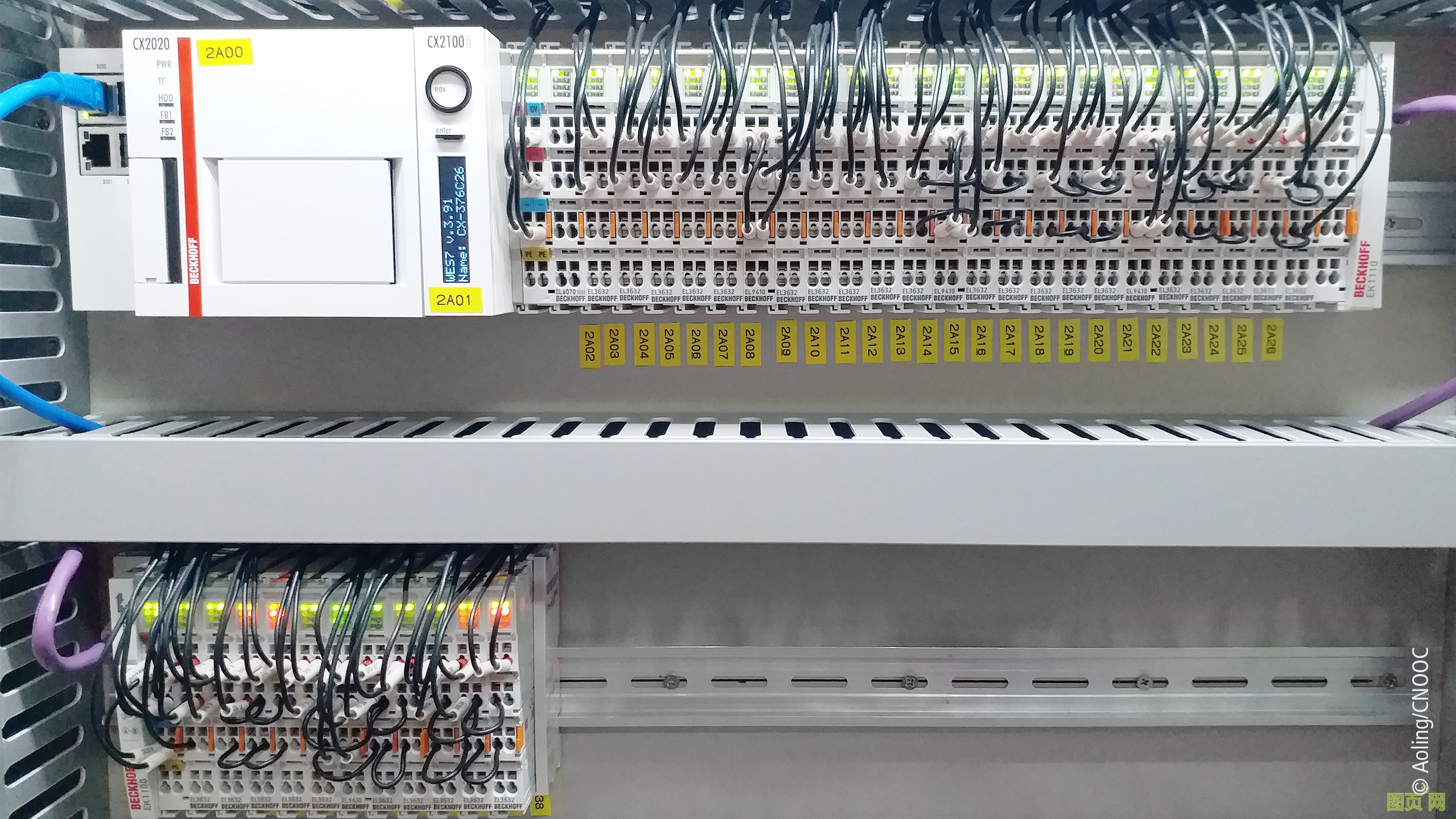CX2020 嵌入式控制器和 EL3632 EtherCAT 模擬量端子模塊構成了一個非常緊湊的控制和測量數據采集系統。 