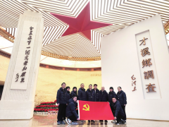 龍年春來(lái)早 虹潤(rùn)寫新篇